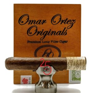 Omar Ortez Original Robusto Nicaraguan cigar with band