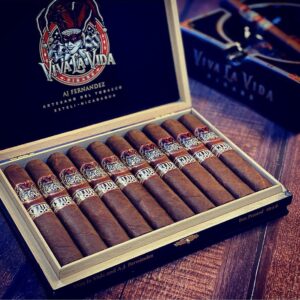 Viva La Vida Club 500 cigar with band